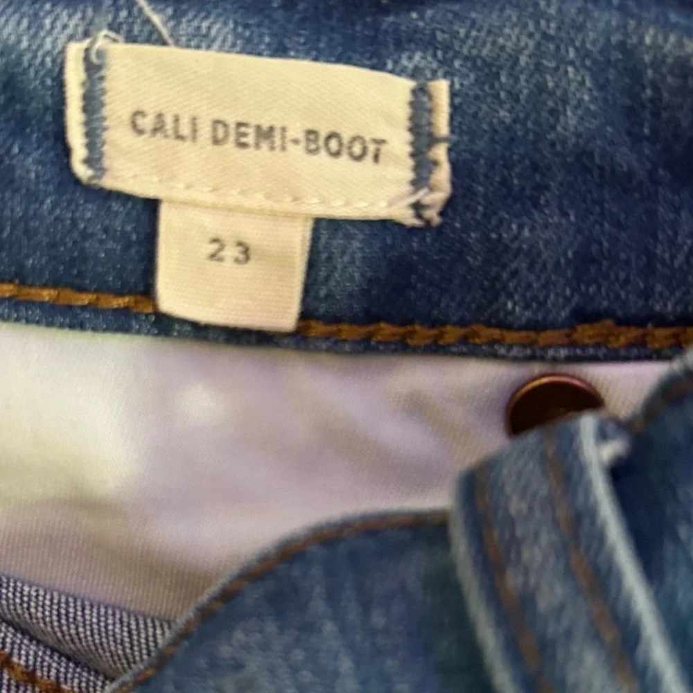 Madewell Sz 23/26 Cali Demi-Boot Jeans in Bronson Wash: Button-Front Edition - Picture 4 of 8